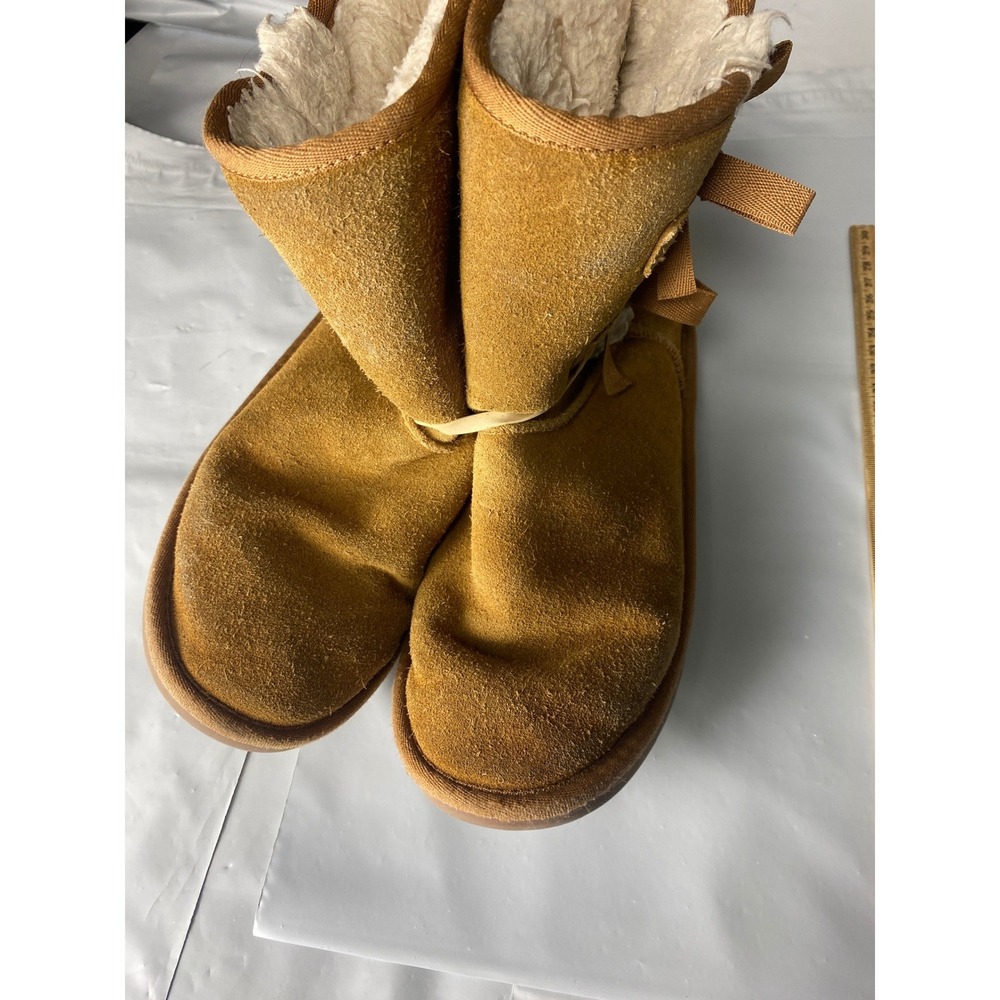 Koolaburra by UGG Victoria Short Bow Boots Chestnut Suede Womens US 5 EU 35